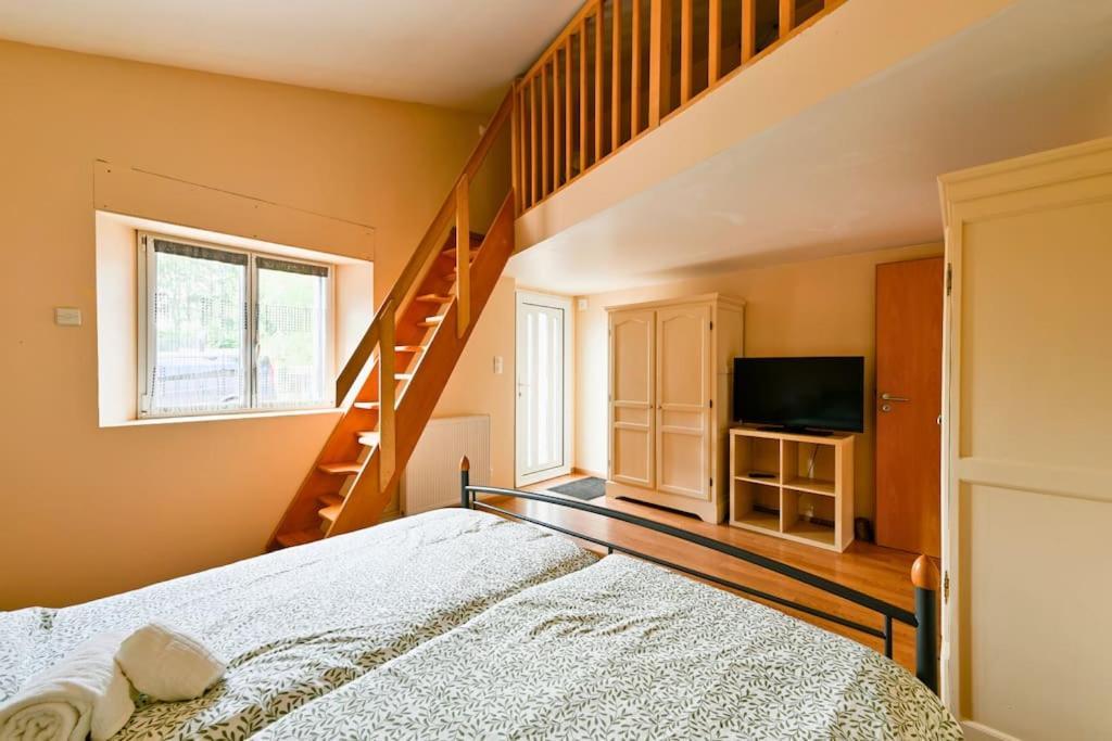 L'Evasion En Pierre Piscine Et Etang Prive Villa Sevremoine ภายนอก รูปภาพ