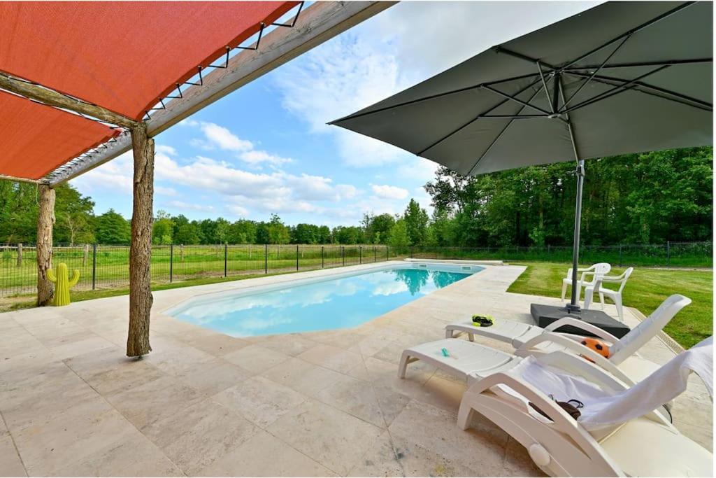 L'Evasion En Pierre Piscine Et Etang Prive Villa Sevremoine ภายนอก รูปภาพ