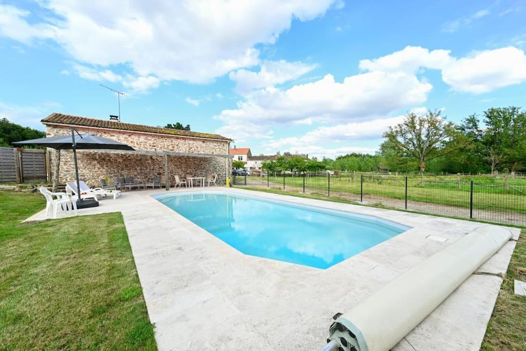 L'Evasion En Pierre Piscine Et Etang Prive Villa Sevremoine ภายนอก รูปภาพ