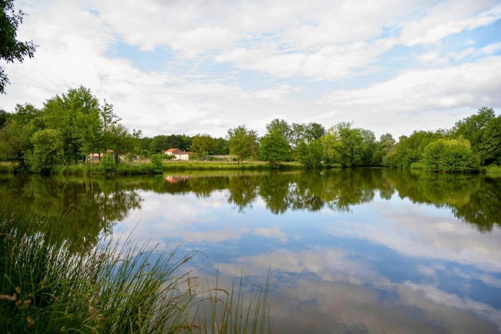 L'Evasion En Pierre Piscine Et Etang Prive Villa Sevremoine ภายนอก รูปภาพ